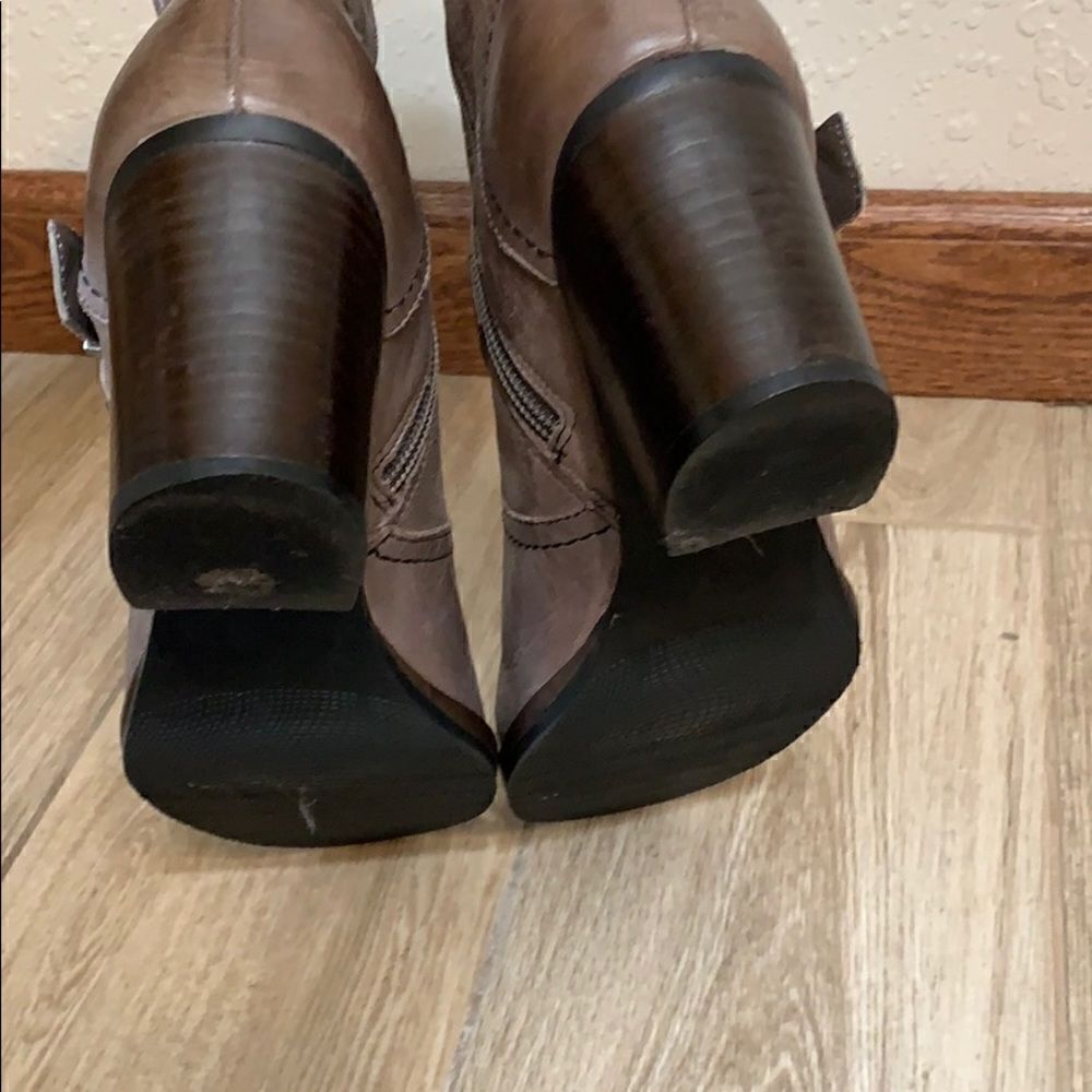 CROWN VINTAGE | brown distressed leather boots - Picture 4 of 10